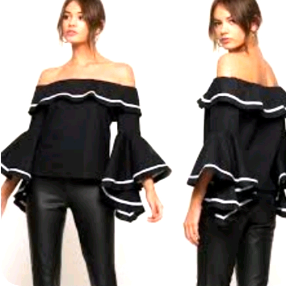 Bleuh Ciel  off shoulder    Ruffle Blouse
